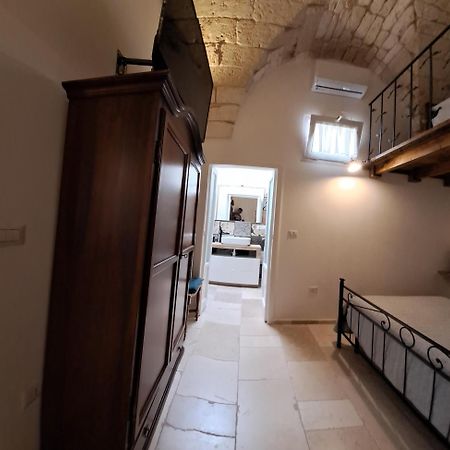 Отель Petrakis House Остуни Экстерьер фото