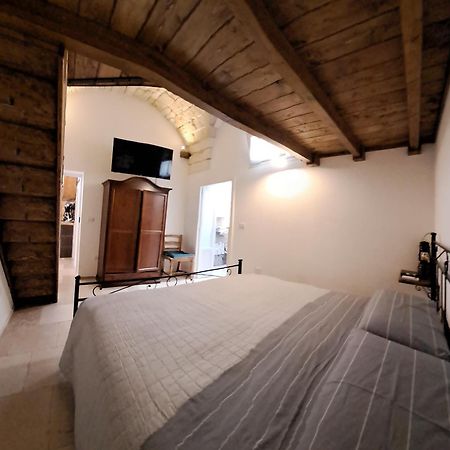Отель Petrakis House Остуни Экстерьер фото