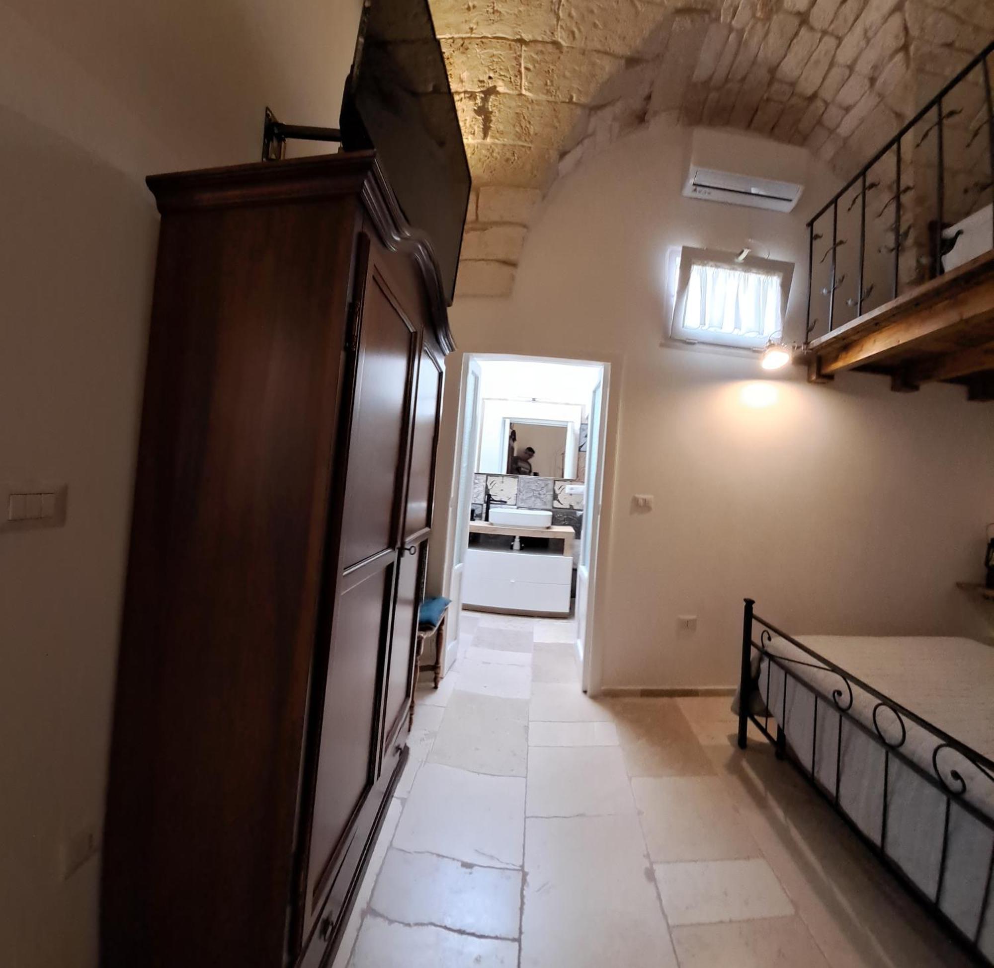 Отель Petrakis House Остуни Экстерьер фото